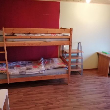Moderne Ganze Ferienwohnung 1Km Zum Funpark Und Nur 15 Minuten Nach Nuernberg Zirndorf Exterior photo