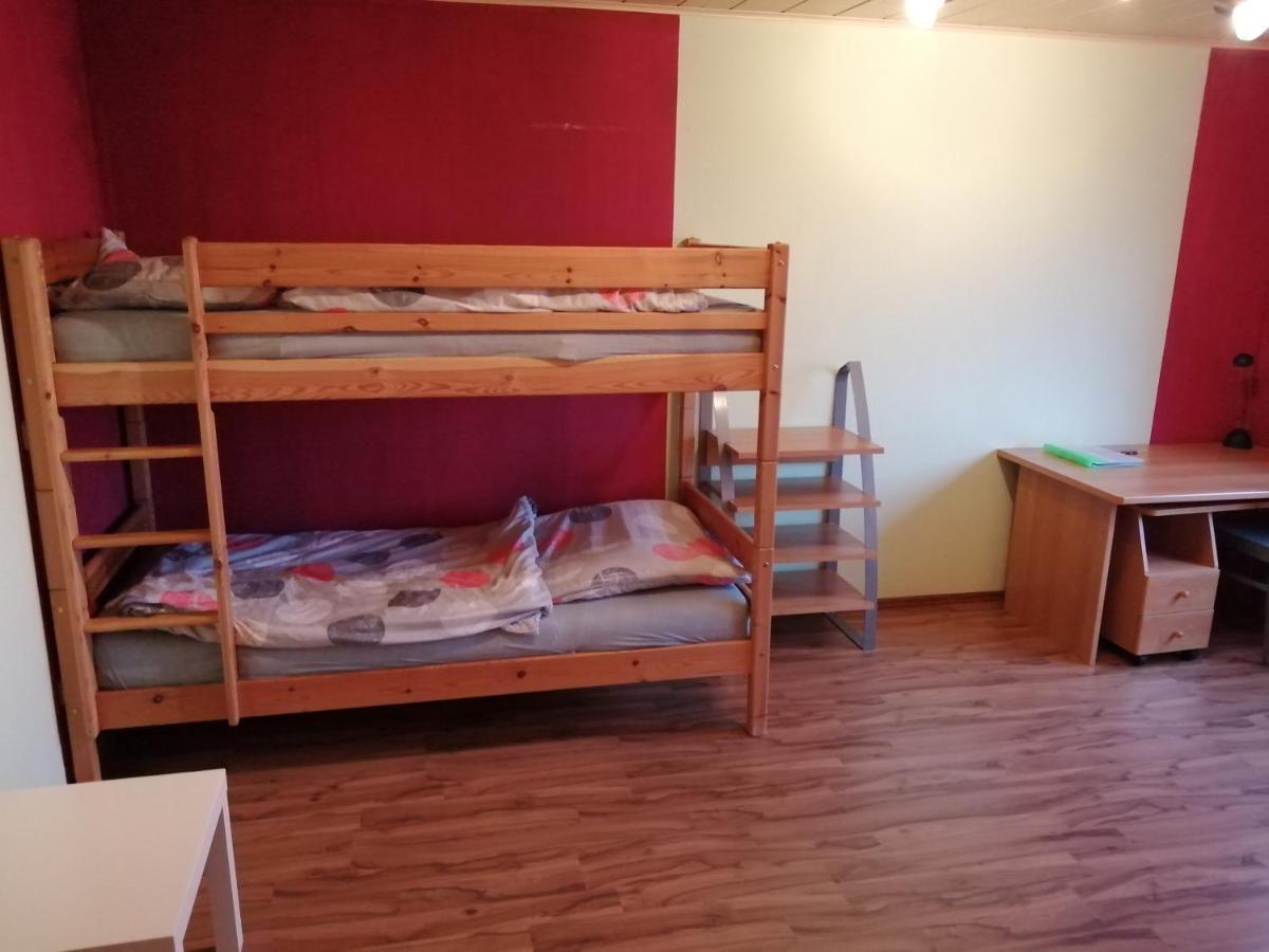 Moderne Ganze Ferienwohnung 1Km Zum Funpark Und Nur 15 Minuten Nach Nuernberg Zirndorf Exterior photo