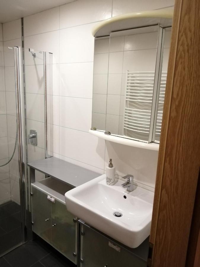 Moderne Ganze Ferienwohnung 1Km Zum Funpark Und Nur 15 Minuten Nach Nuernberg Zirndorf Exterior photo
