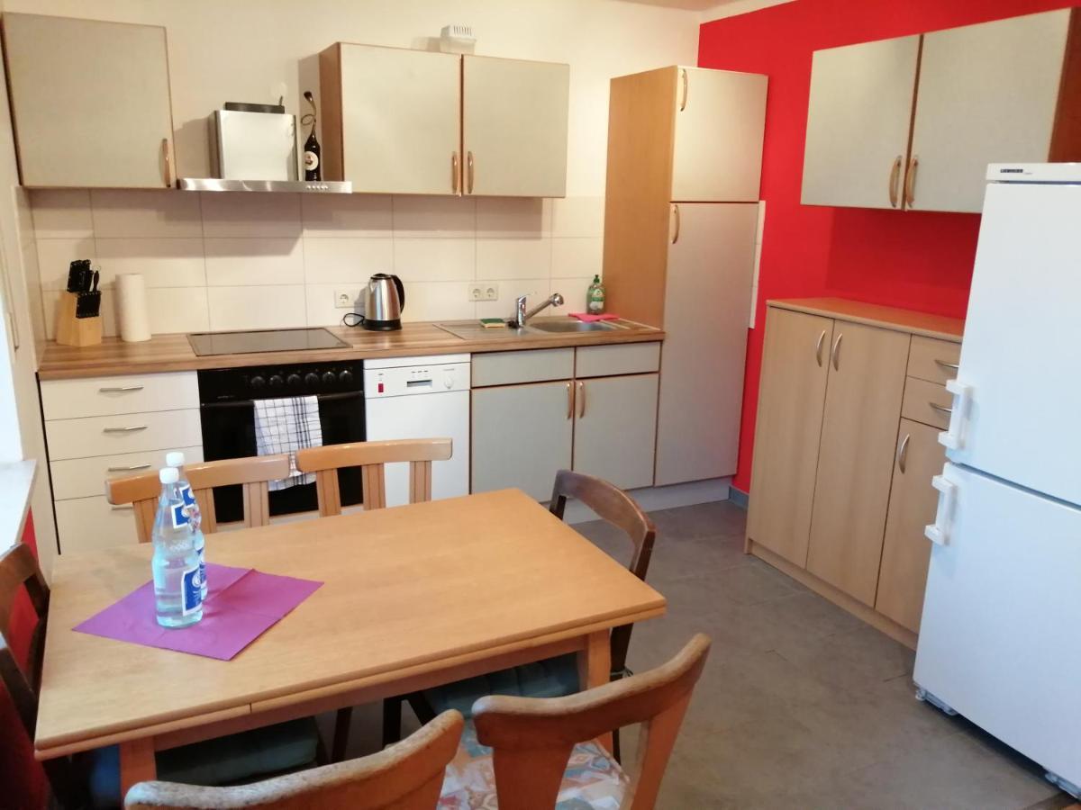 Moderne Ganze Ferienwohnung 1Km Zum Funpark Und Nur 15 Minuten Nach Nuernberg Zirndorf Exterior photo