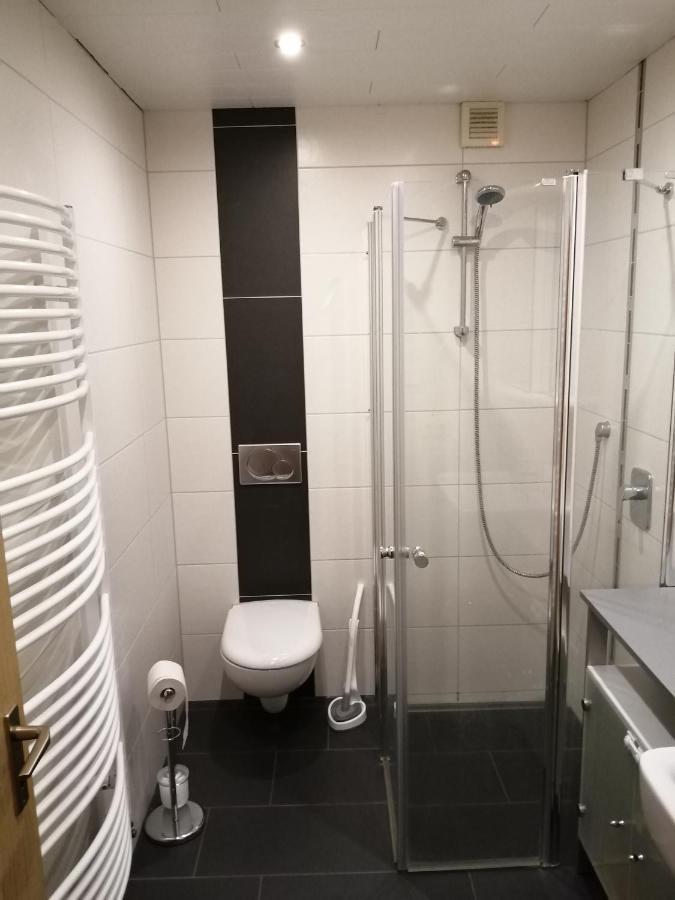 Moderne Ganze Ferienwohnung 1Km Zum Funpark Und Nur 15 Minuten Nach Nuernberg Zirndorf Exterior photo